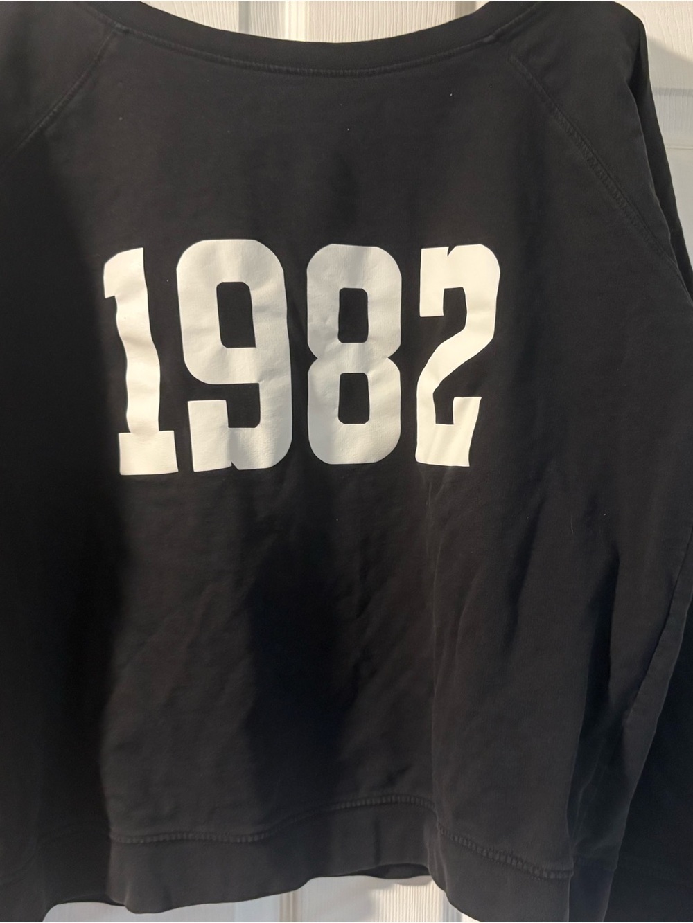 Black '1982' Graphic Women’s Crewneck